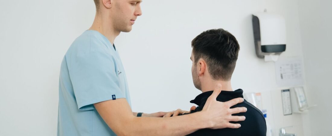 Rhomboid Major Pain: Causes & Recovery Tips