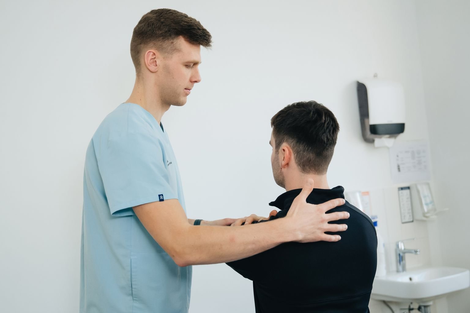 Rhomboid Major Pain: Causes & Recovery Tips