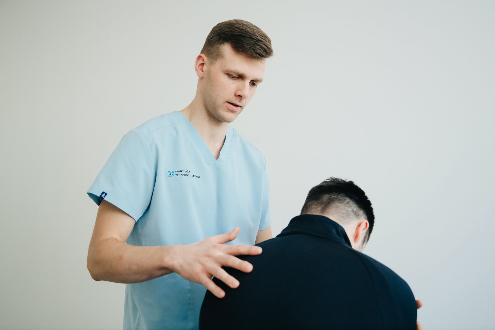 Therapist assessing hip during clinical evaluation for hip pain location