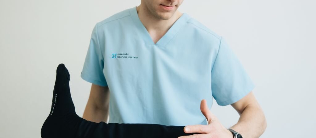 LCL Sprain: Signs, Causes & Fixes