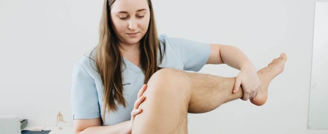Quad Strain: Signs, Causes & Fixes