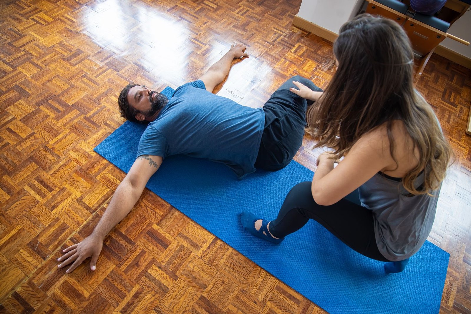 Early-stage floor exercise session, relevant to the first mcl rehab exercises typically used