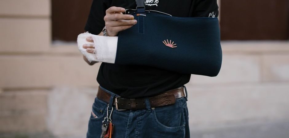Dislocated Shoulder Recovery: Signs, Causes & Fixes