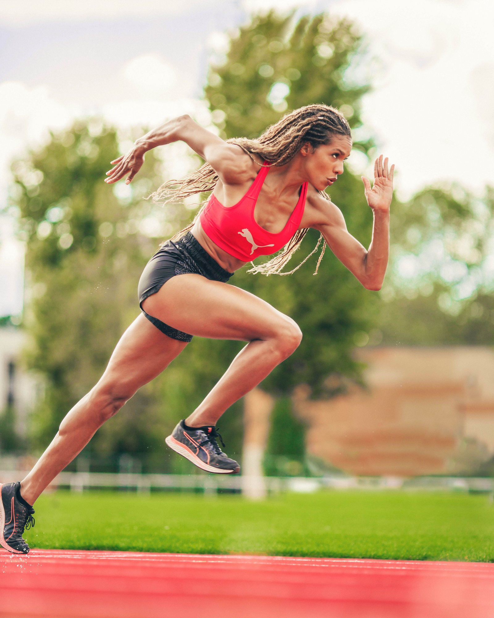 Athlete sprinting, a common mechanism behind adductor pain